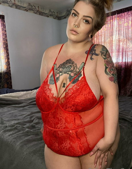 ニューハーフ 熟女 OnlyFans 美しい裸 写真