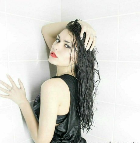 アジアンシャワー OnlyFans セクシーヌード 写真