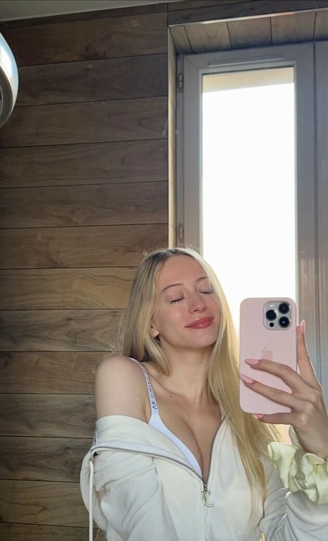 張りのあるおっぱいOnlyFans 美しいヌード 写真