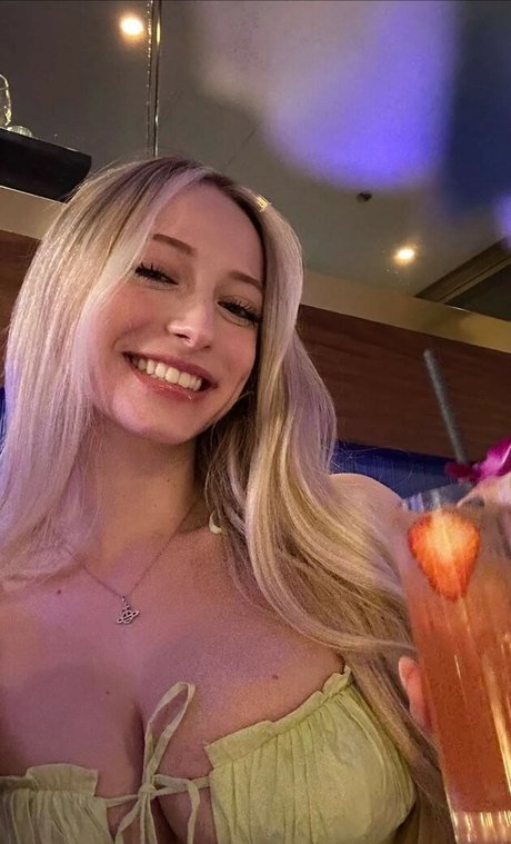 sophia ilysm ポルノスター アート 画像