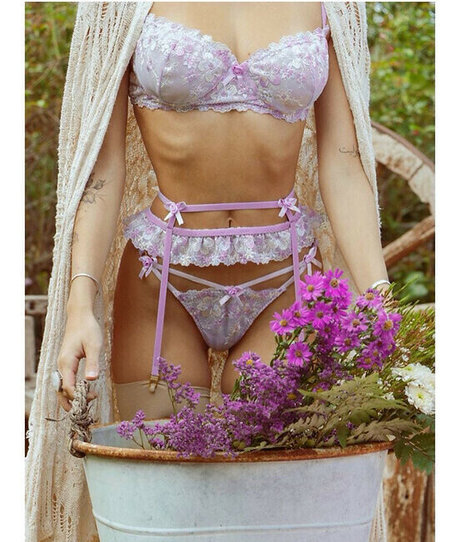 ブルネットの教師OnlyFans セクシーヌード ギャラリー