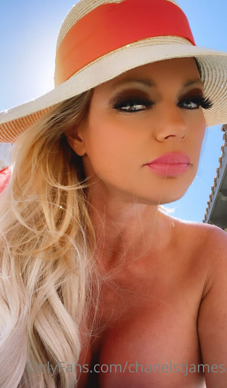 chanelstjames 裸のスター ギャラリー