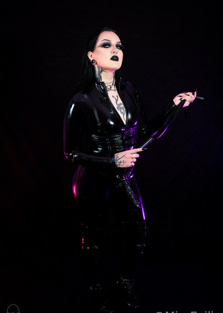 misseviliafree ホットなモデル 画像