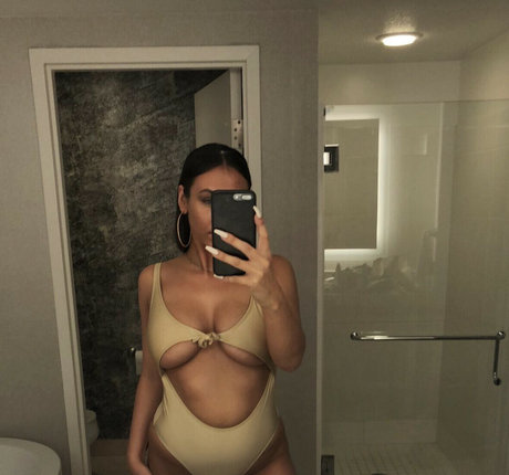 Erin Case ホットなモデル 写真