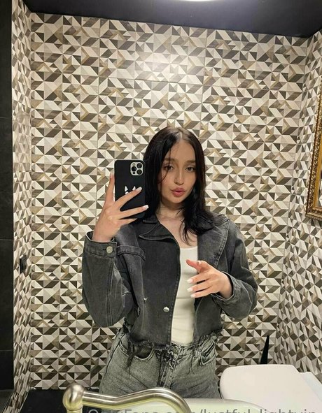 lustful lightvip 最高のスター 写真