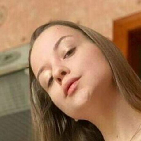 小柄で痩せたOnlyFans アートヌード 画像