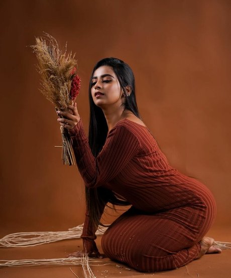 曲線美のティーンズOnlyFans 無料ヌード 画像