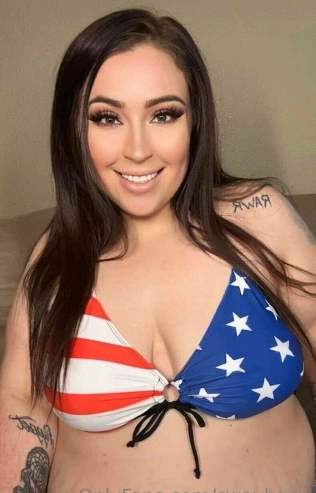 ブルネットの看護師OnlyFans 裸 画像