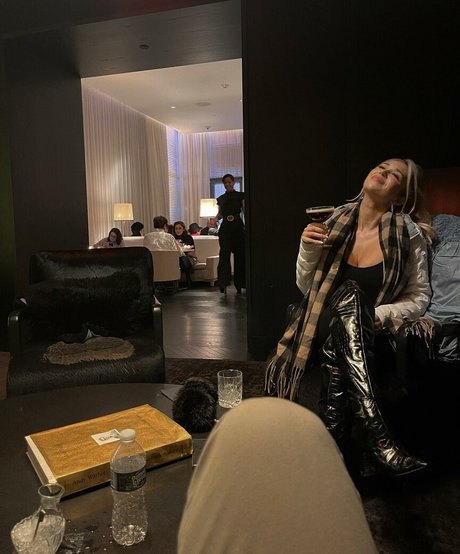 Nikita Sullivan ヌードモデル 画像