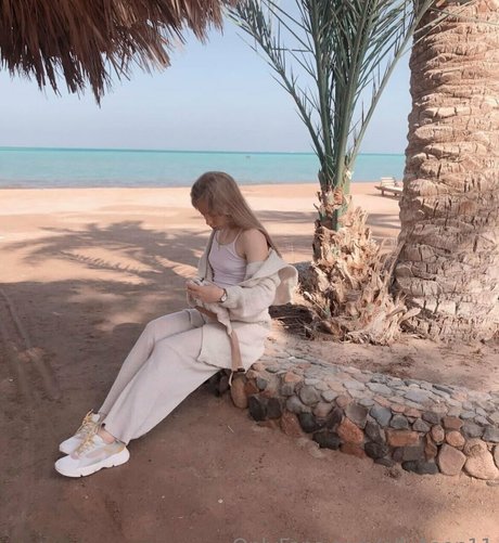 pretty elli ポルノスター HD ギャラリー