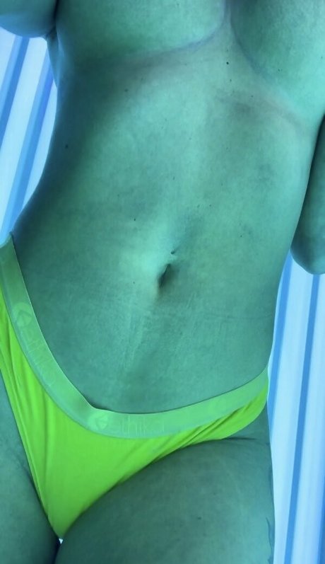 曲線美の黒檀OnlyFans 美しいポルノ 写真