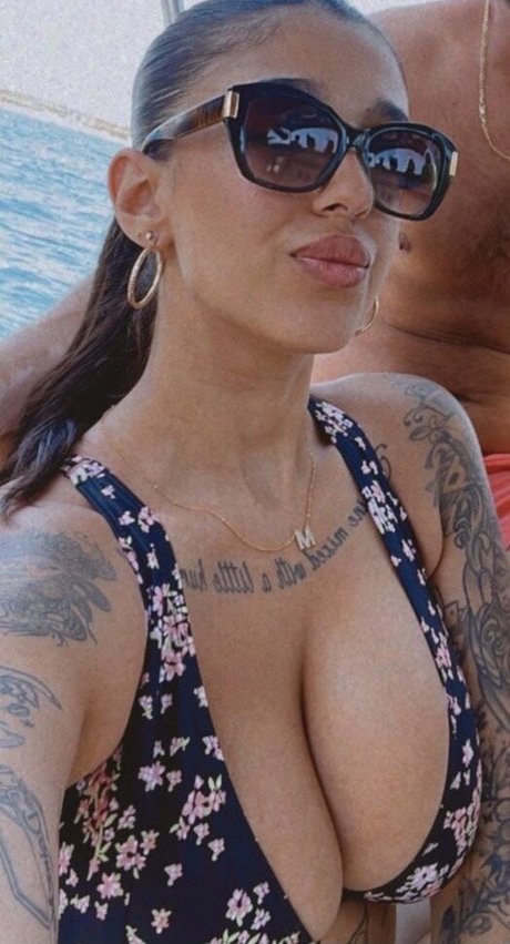 May Bakshi アート女優 写真