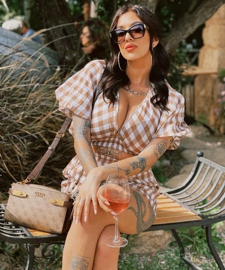 May Bakshi ホットスター 写真