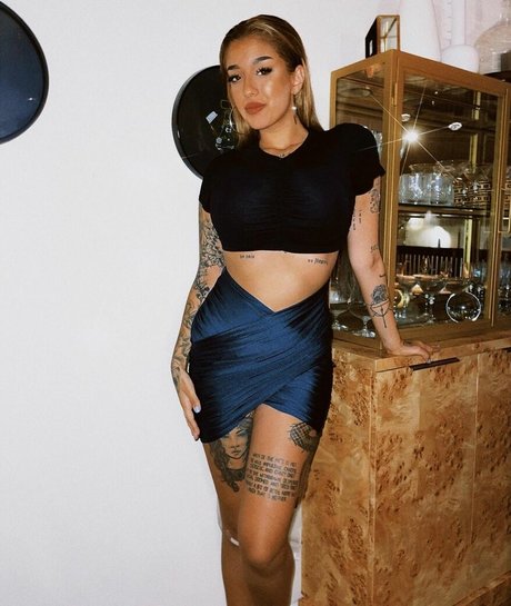 アジア人痴女OnlyFans アートポルノ 写真