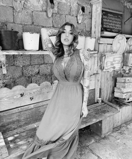 小柄なBBC OnlyFans 無料セクシー 画像