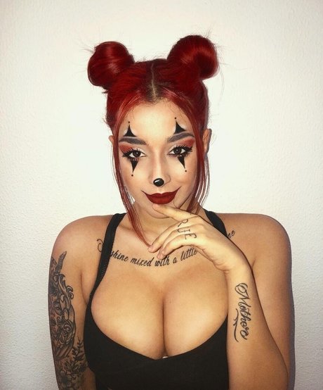 May Bakshi エロティックなスター 画像