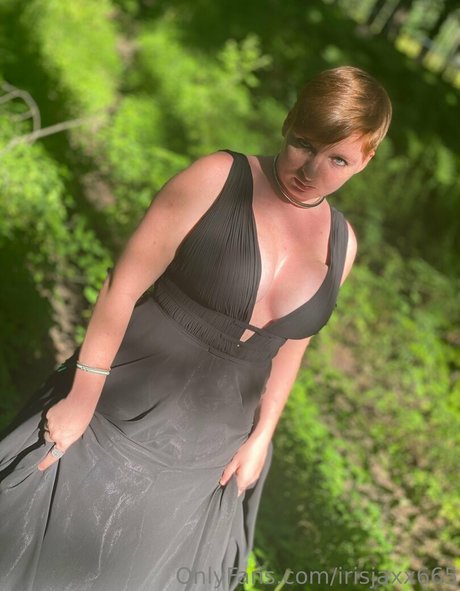 曲線美の赤毛OnlyFans 美しい 写真