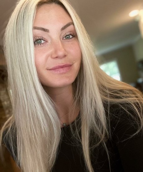 Jordan Elizabeth 完璧なモデル 写真