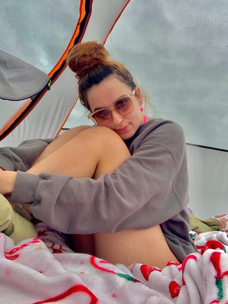 Kenni 裸のポルノスター ギャラリー