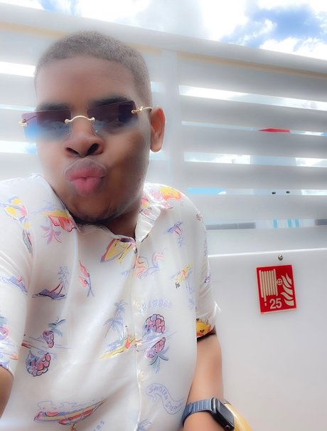 DeepThroatRell アダルトスター 写真