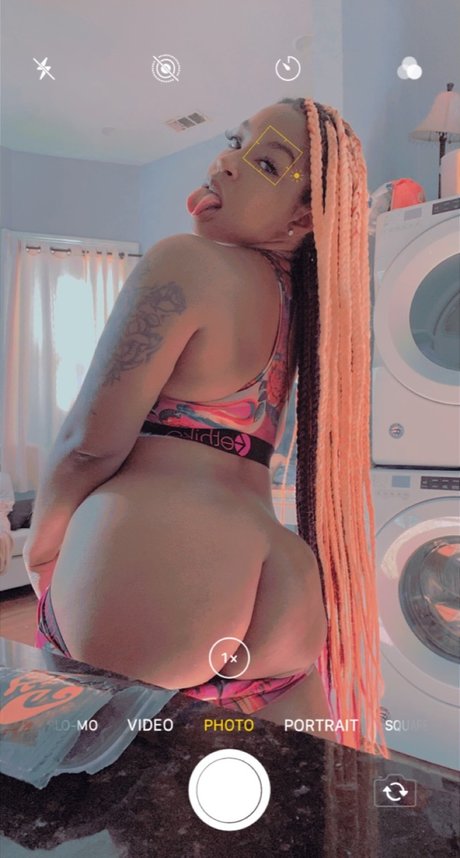 Sweet Puszi Rae セクシーなポルノスター 写真