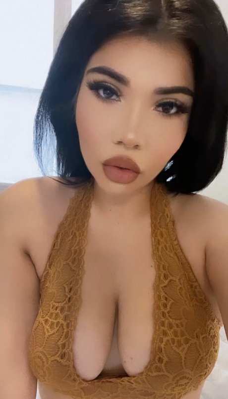 Angie Amor 裸のモデル 画像