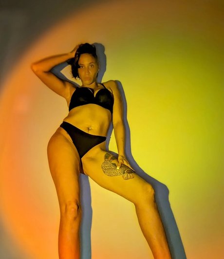 Doll Woods ポルノモデル 写真