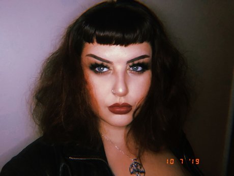 Eliza Von Trapp かわいいポルノスター 写真