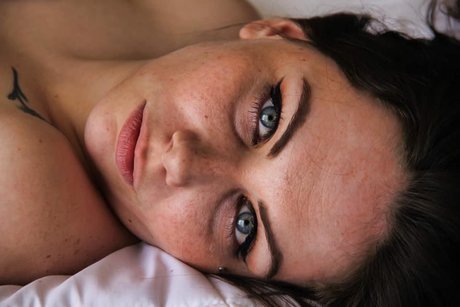 QueenieBoBeenieFree ポルノモデル 写真