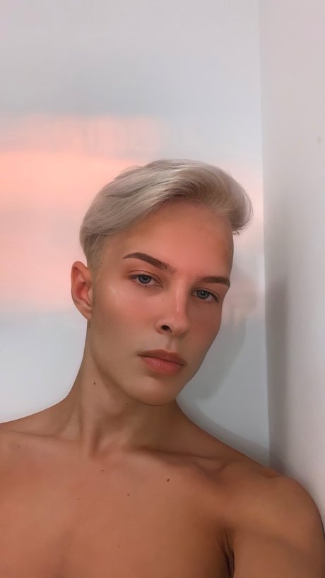 Divine Blondie 完璧なスター 写真