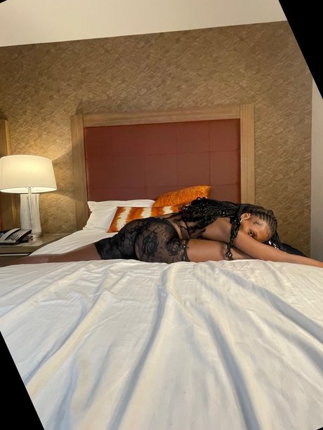 Raindrops Wet スター 裸 ギャラリー