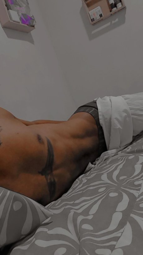 Everarrietav エロティックモデル 画像