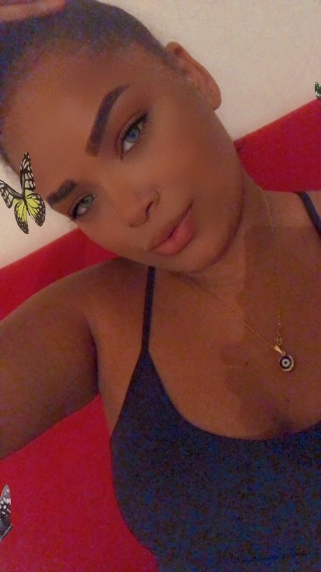 Rayssa mavromartins 完璧な女優 写真