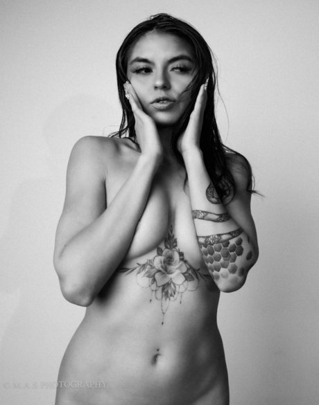 Raelyn_ セクシーモデル 写真