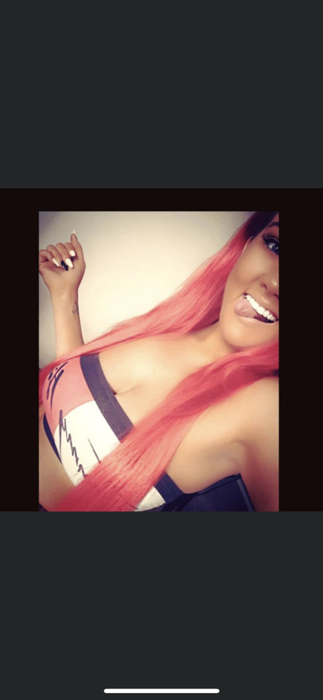 skye エロティックなスター 写真