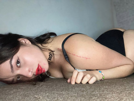 Roslyn Shalala アートスター 写真