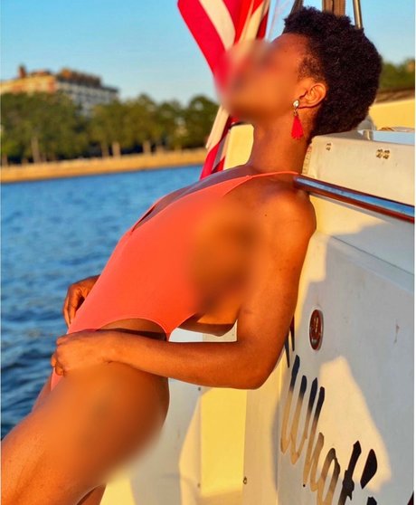 Rina Arem セックスモデル 写真