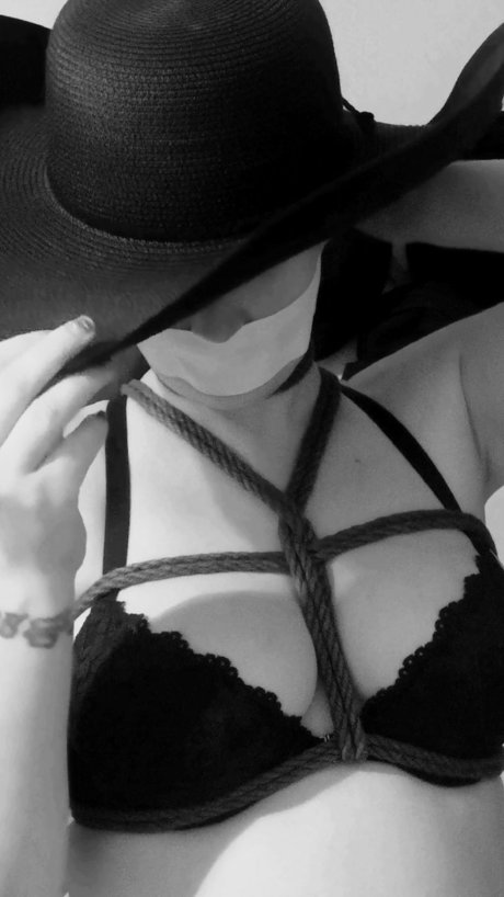 Rikara 裸のスター 画像