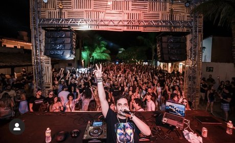 客室乗務員 OnlyFans アートヌード ギャラリー