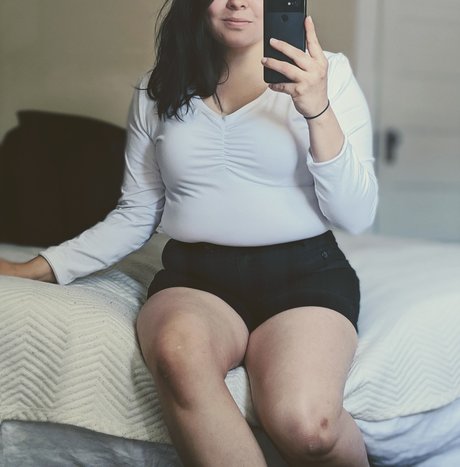 Royalthicness アート女優 画像