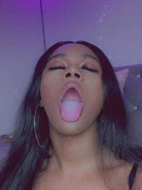 Roxanne Trixxx ポルノスター xxx 写真