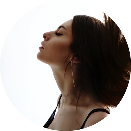 痩せた金髪の熟女OnlyFans アートポルノ 写真