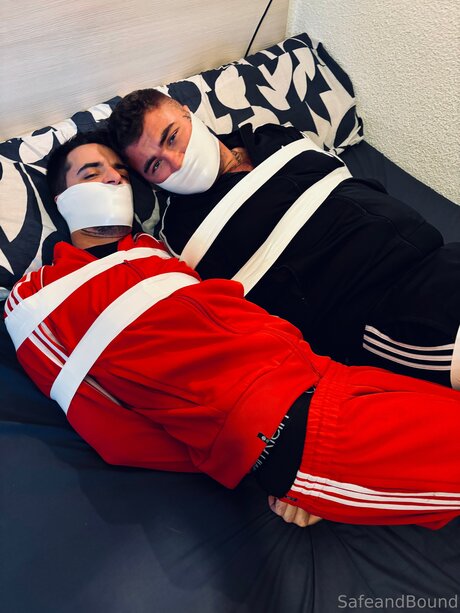 Safe and Bound ポルノスター 独占 アーカイブ