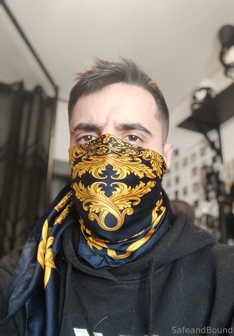 Safe and Bound 裸のモデル ギャラリー