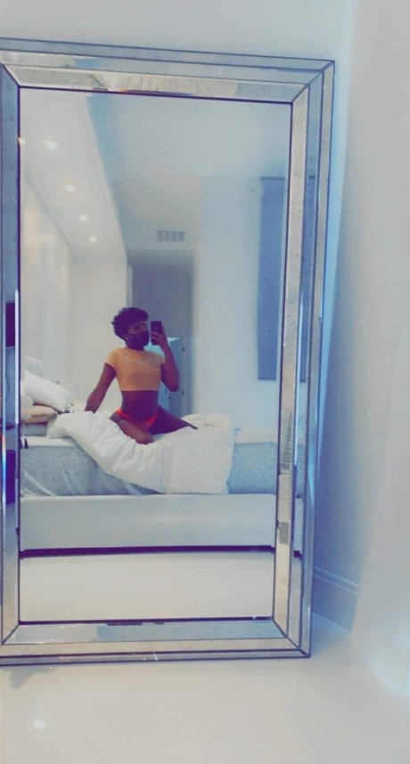 Safari Hunter セックス女優 写真