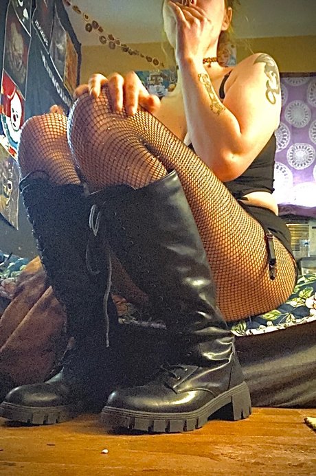 Very sad human ホット女優 画像