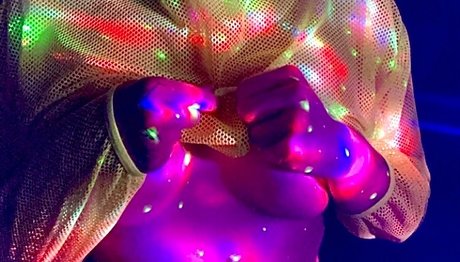 Very sad human ヌードモデル 写真