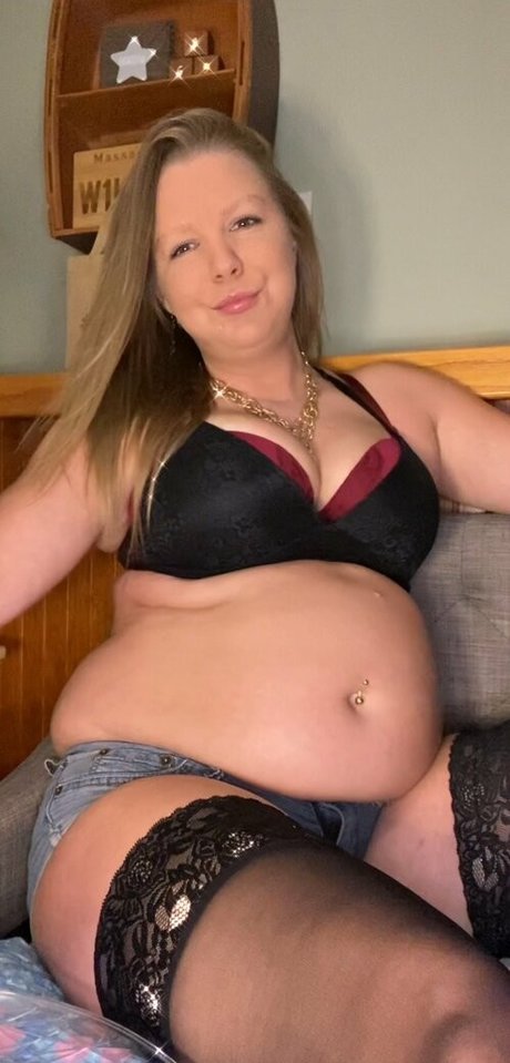 ランジェリーベイビーOnlyFans ヌード ギャラリー