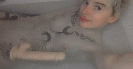 karma luna ポルノモデル 写真