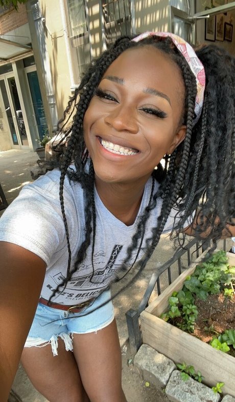 Vanniall 裸のモデル 写真